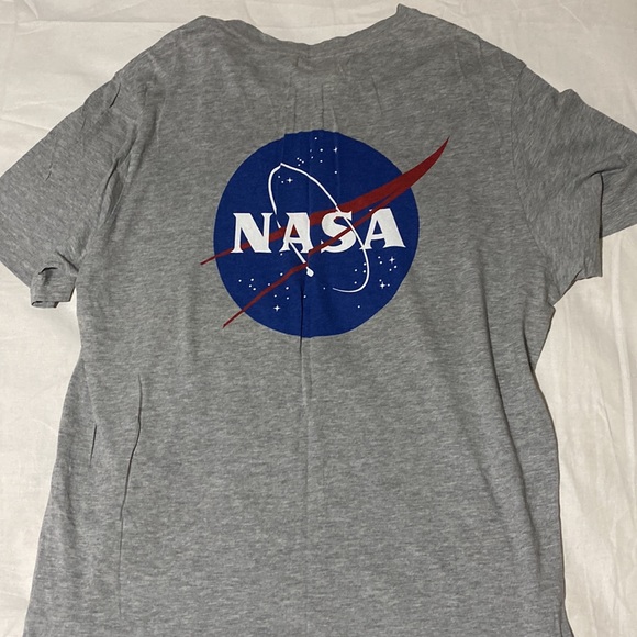 H&M x L.O.G.G. NASA shirt - Picture 3 of 3